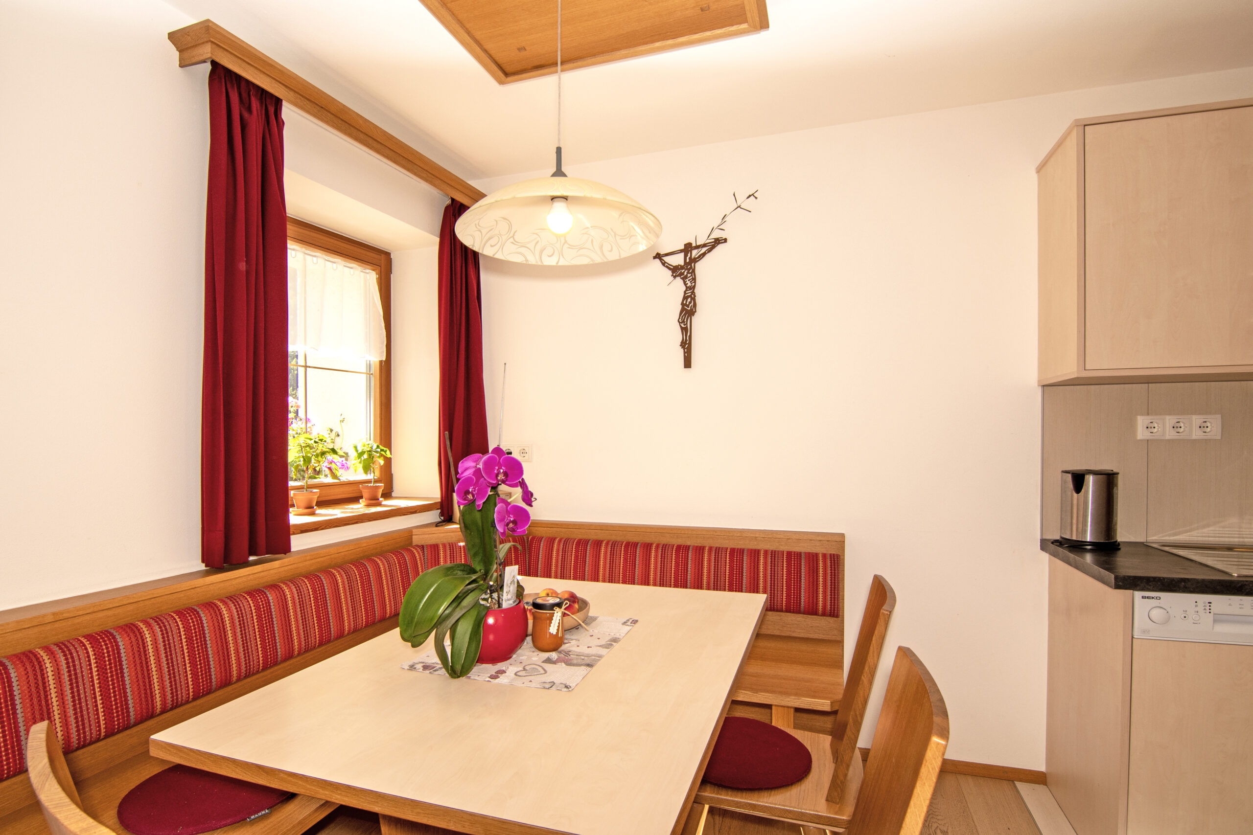 Wiartshof Urlaub auf dem Bauernof Langtaufers Ferienwohnung Esstisch