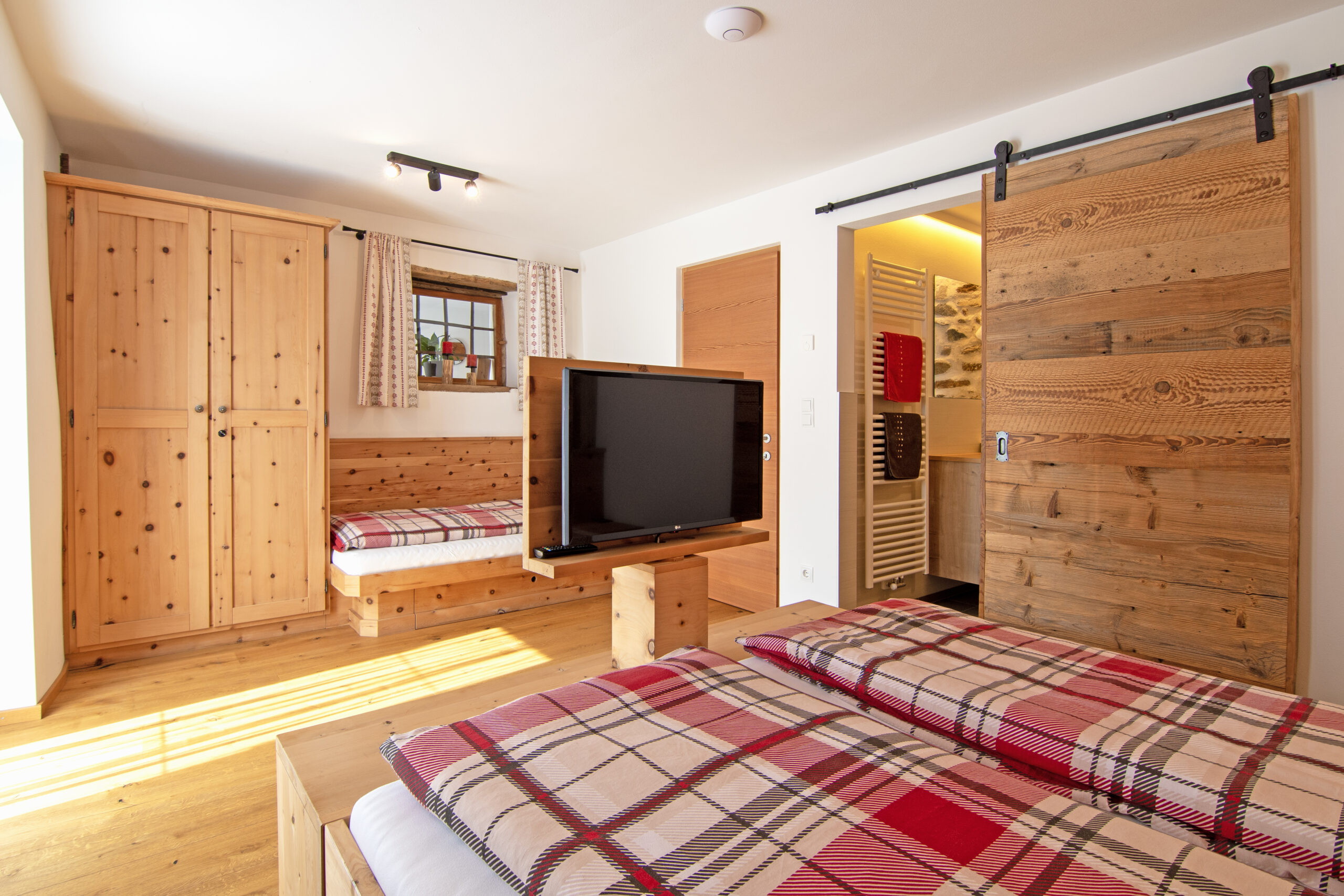 Wiartshof Urlaub auf dem Bauernof Langtaufers Ferienwohnung Kuhstall Suite 3 Bettschlafzimmer