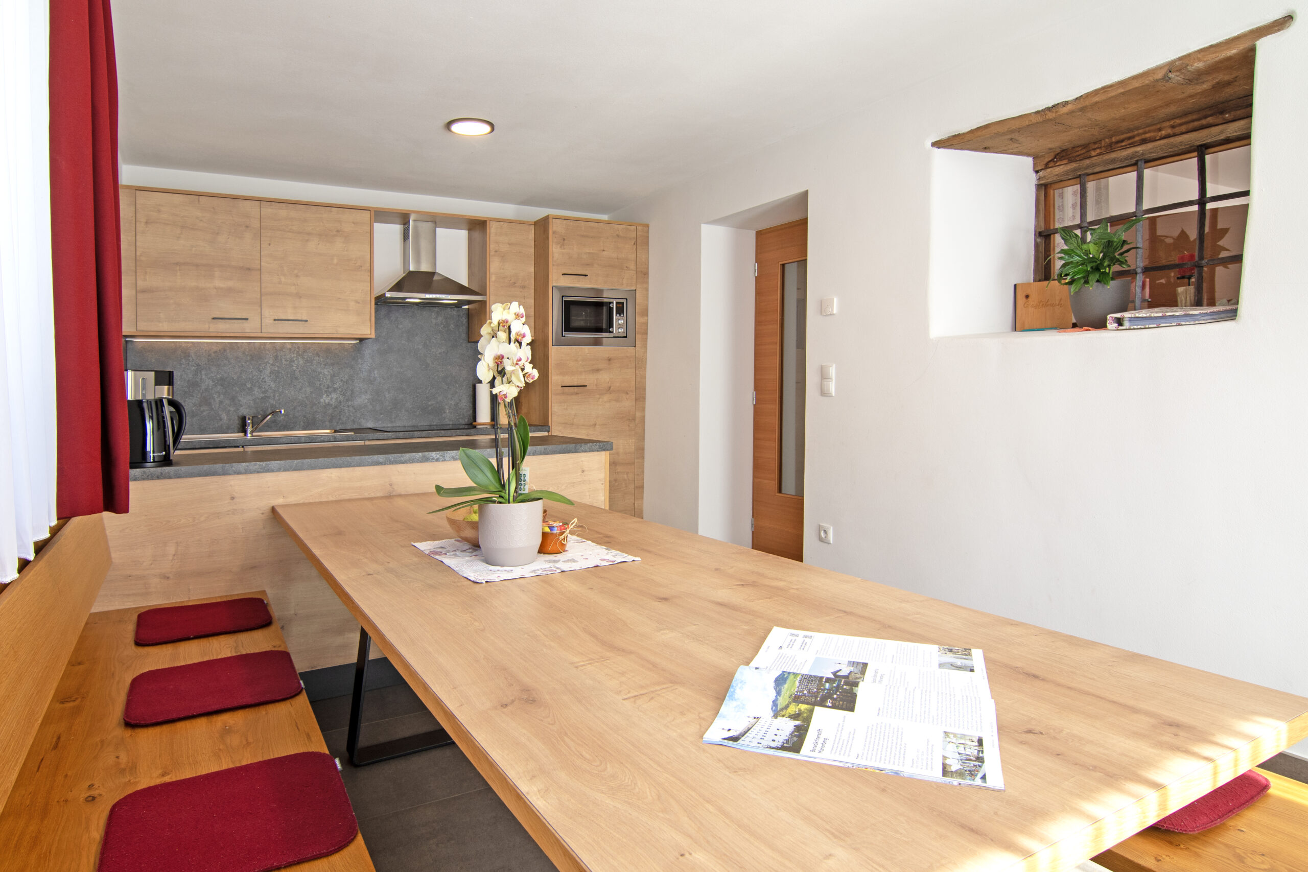 Wiartshof Urlaub auf dem Bauernof Langtaufers Ferienwohnung Kuhstall Suite Esstisch