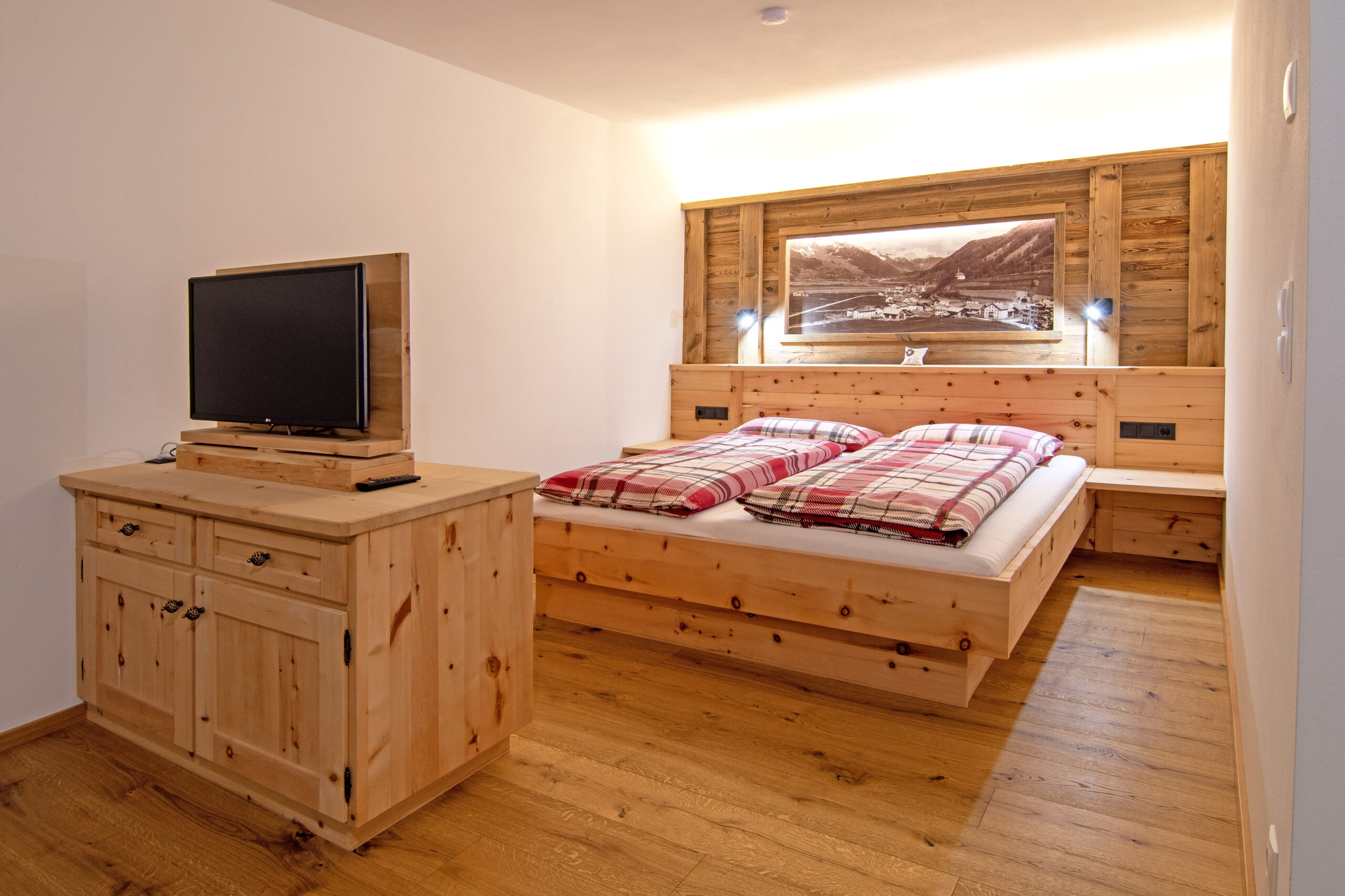 Wiartshof Urlaub auf dem Bauernof Langtaufers Ferienwohnung Kuhstall Suite Schlafzimmer